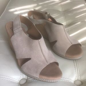 Clarks Womens’ Helio Float Wedge Sandal